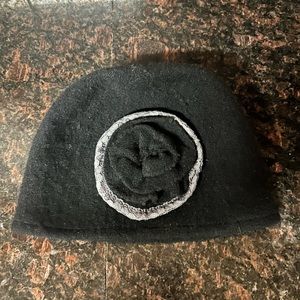 Selena Gomez wool/nylon hat with flower OS